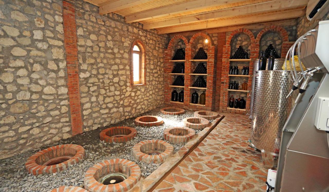 Sadmeli Winery Hotel Ambrolauri Bagian luar foto